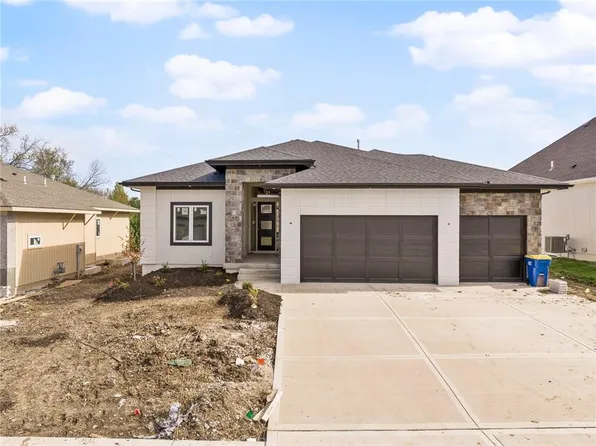 9307 Gander St, Lenexa, KS 66227