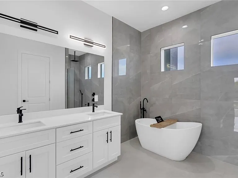 133 West Dr — Photo 27