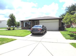 6931 Coachwood Trl, Tinley Park, IL 60477