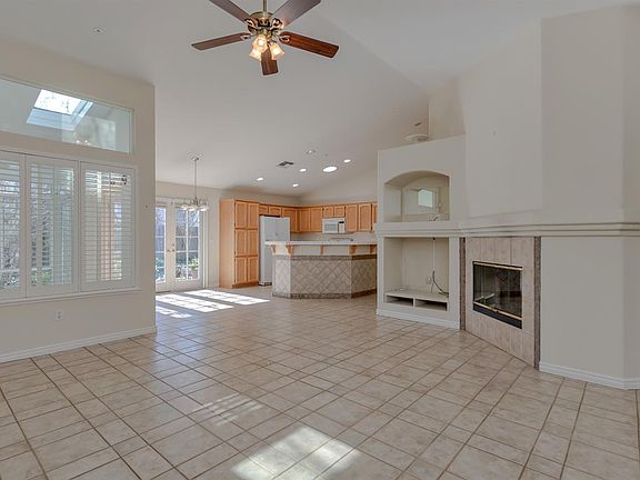 3rd image of 853 Browning Cir