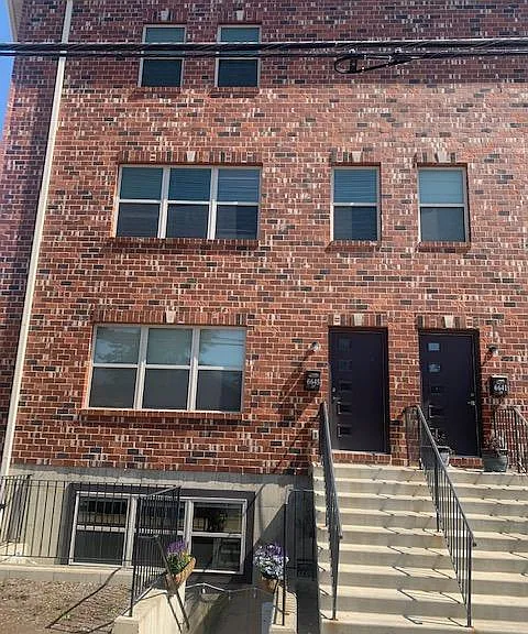 6639 Clayton Ave — Photo 1