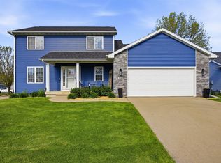 3516 Prairie Creek Rd SW, Cedar Rapids, IA 52404