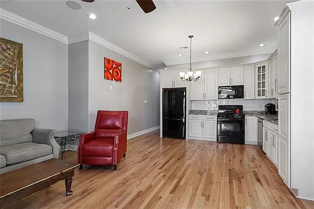 2 bed, 1.0 bath, 800 sqft, $1,900 — Photo 2