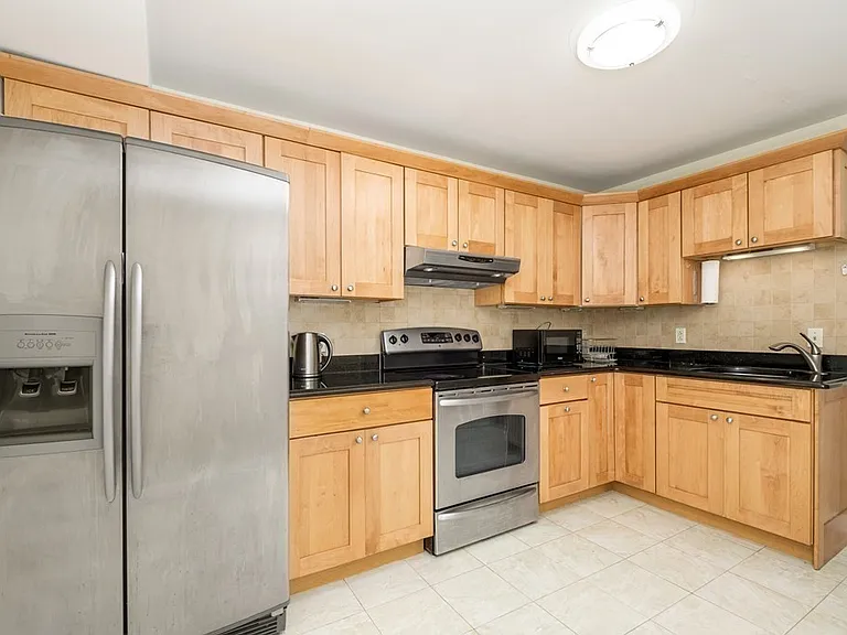 49 Washington St #2 — Photo 4