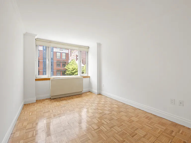 404 E 76th St #4M — Photo 1