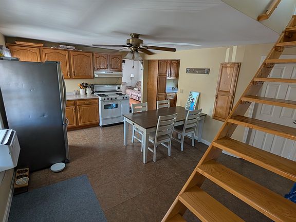 5th image of 275 Bartlett Street