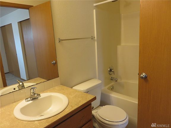 4th image of 208 -210 174th St E