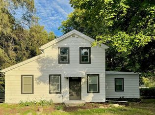21024 Ontaga St, Farmington, MI 48336