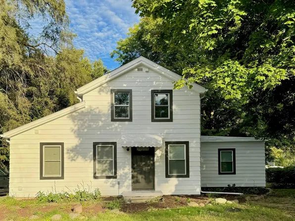 21024 Ontaga St, Farmington, MI 48336