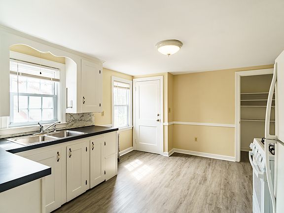 3rd image of 30 Shippen Ave Floor 2