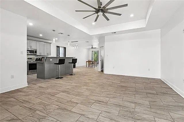 4 bed, 2.0 bath, 1960 sqft, $2,000 — Photo 4