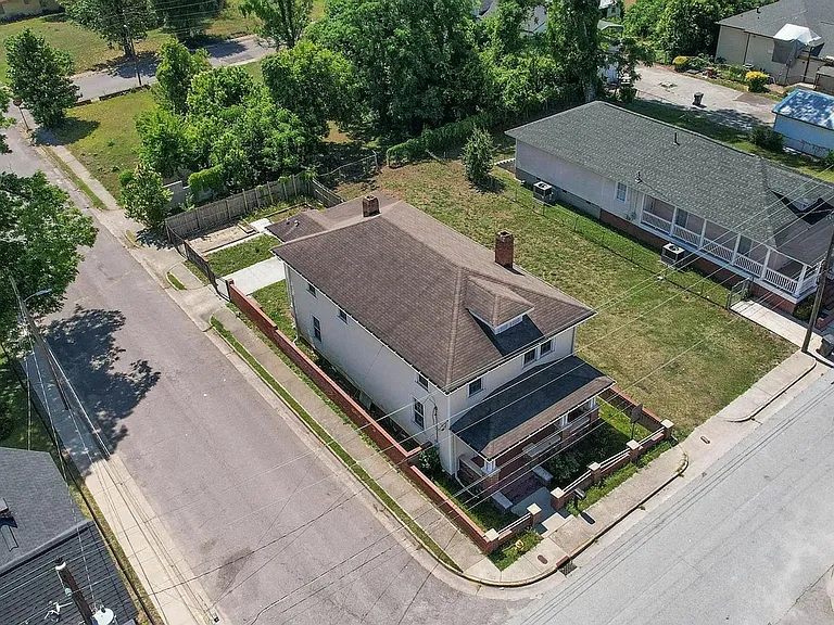 1102 Phillips St — Photo 39