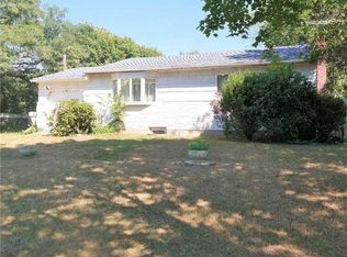 15 Trout St, Oakdale, NY 11769