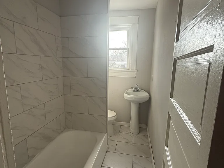 74X Melville Ave — Photo 5
