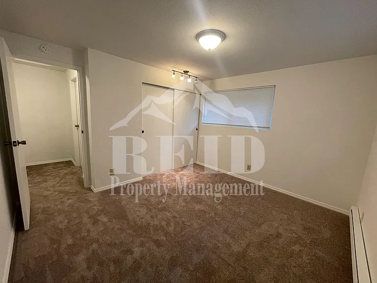 512 S Constitution Ave — Photo 15