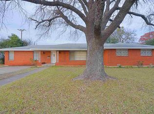 1317 W 3rd St, Mc Gregor, TX 76657