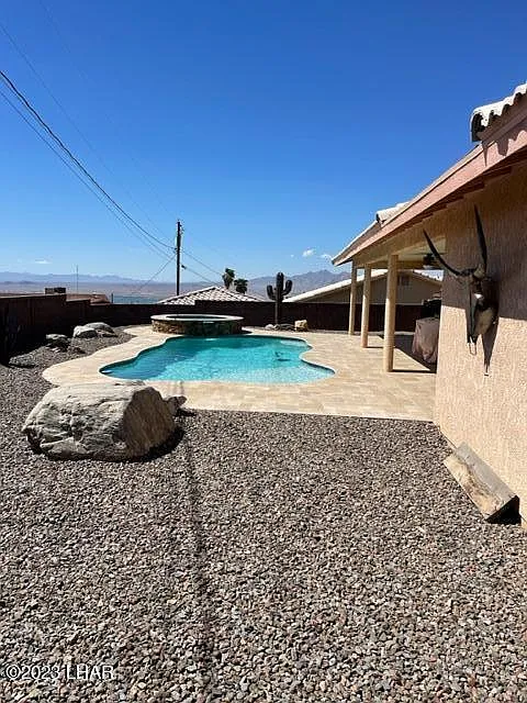 3 bed, 2.0 bath, 1559 sqft, $2,300 — Photo 4