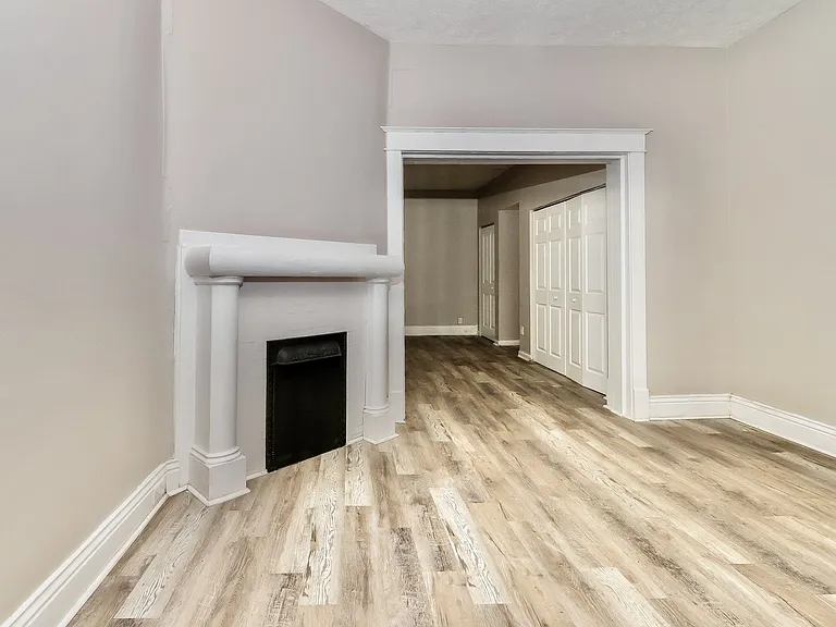 279373_019_living_room_13071189.jpg