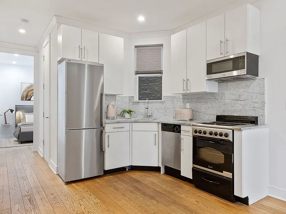 1st image of 201 E 33rd St APT 3B