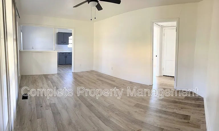5617 Avenue Q — Photo 2