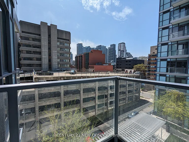 210 Simcoe St #613 — Photo 11