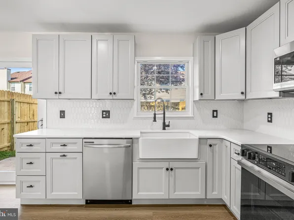 8 Revere Pl, Newark, DE 19702