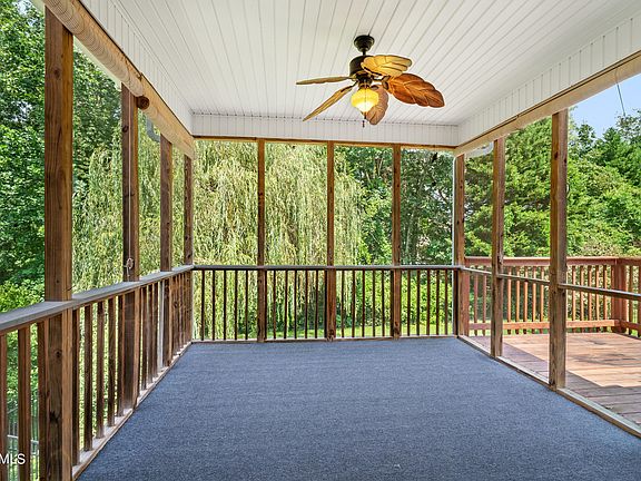 3rd image of 403 Cayuga Dr