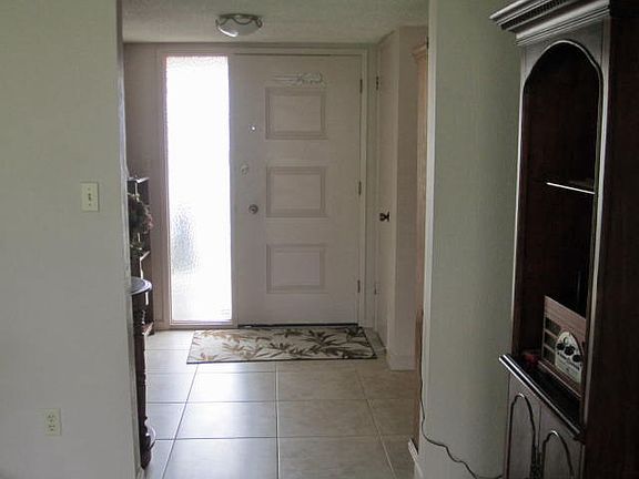 4th image of 2201 Capell Dr