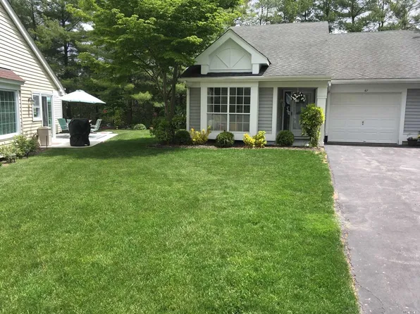 67 Glen Dr, Ridge, NY 11961