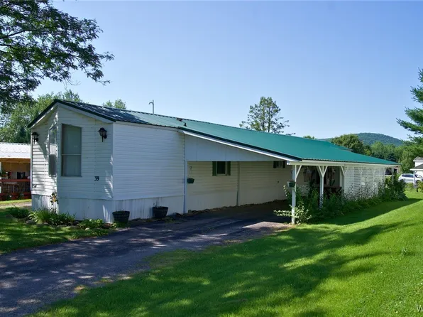 39 Valley Dr, Great Valley, NY 14741