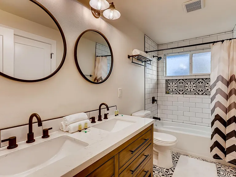Beautiful modern bathroom with 2 sinks