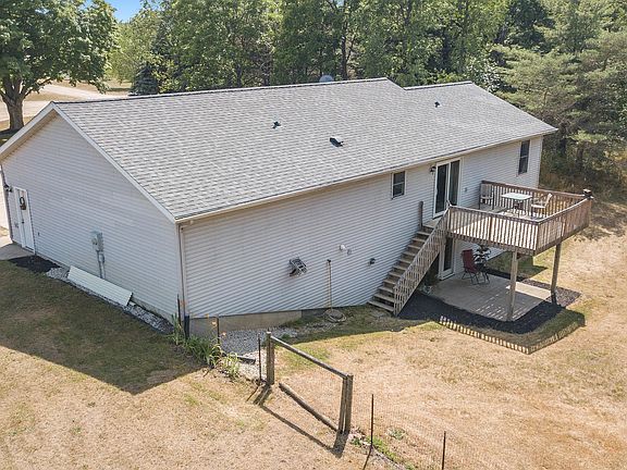 3rd image of 3705 Mapledge Ct NE