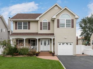 1709 Willis Ave, Merrick, NY 11566