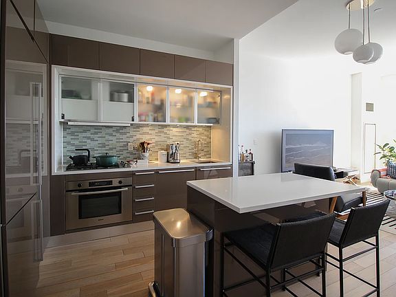 5th image of 75 Wall St APT 33P