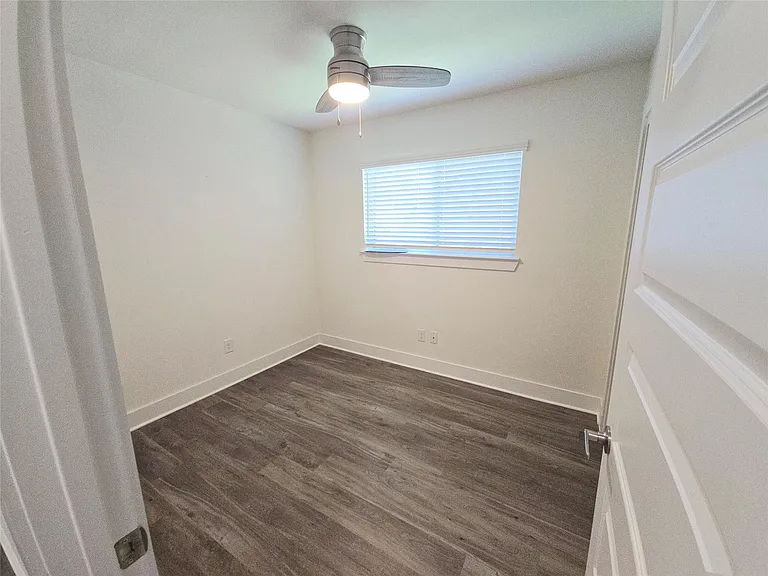 6103 Calmar Cv — Photo 12