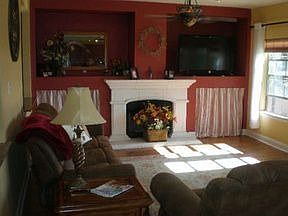 2nd image of 102 E Wildflower Blvd