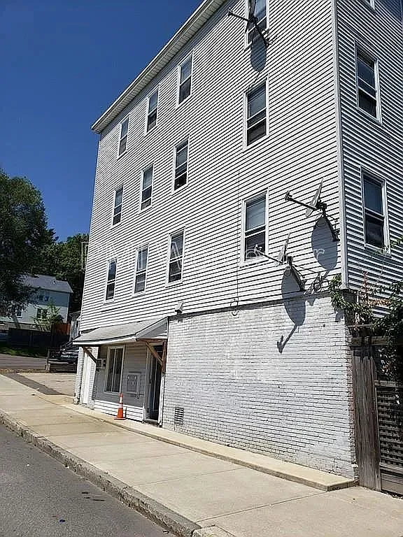 2 bed, 1.0 bath, 900 sqft, $1,790 — Photo 3