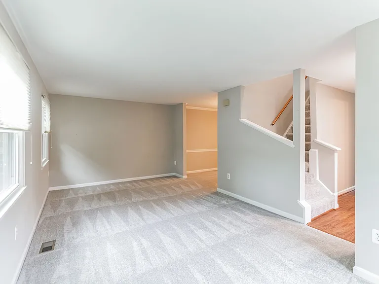 5335 Lake Cove Ct — Photo 4
