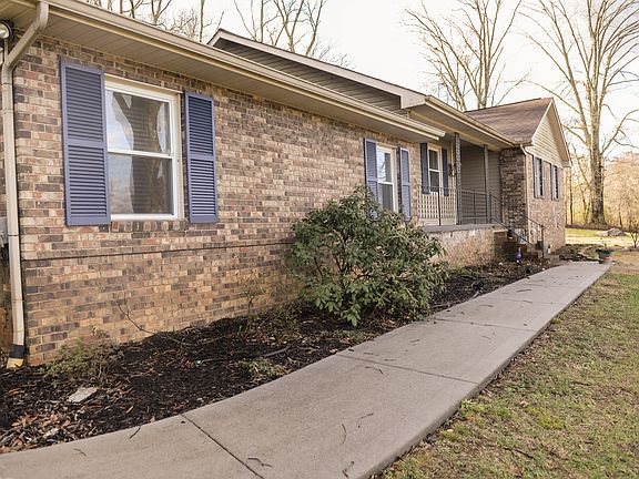 2nd image of 409 Londonderry Cir