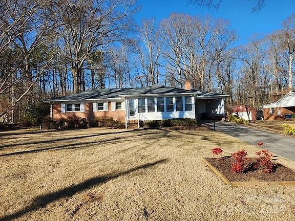 3rd image of 201 Forest Dr
