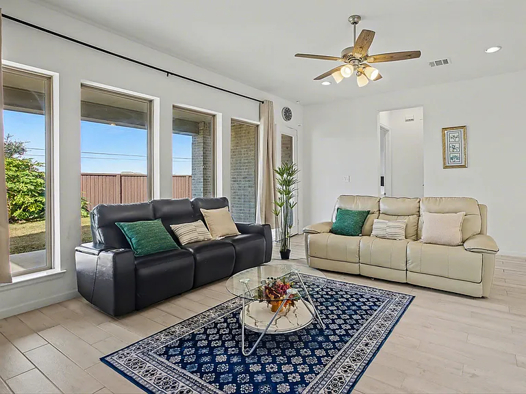 5610 Vintage Oaks Ln — Photo 15