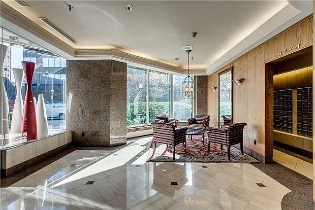 2nd image of 942 Yonge St #506