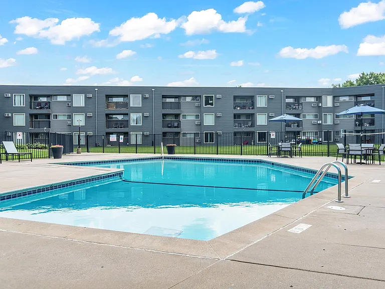 Hillsborough Apartments — Photo 9