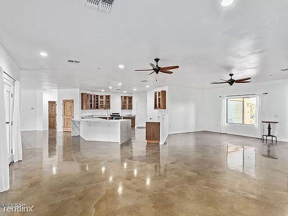 1C4B3636-A306-4038-B0C8-4B5207F335F9