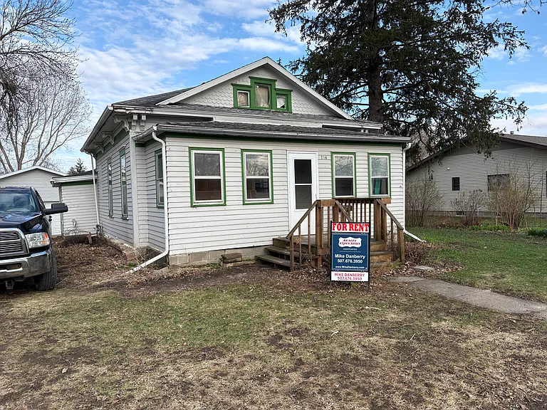 716 State St N — Photo 17