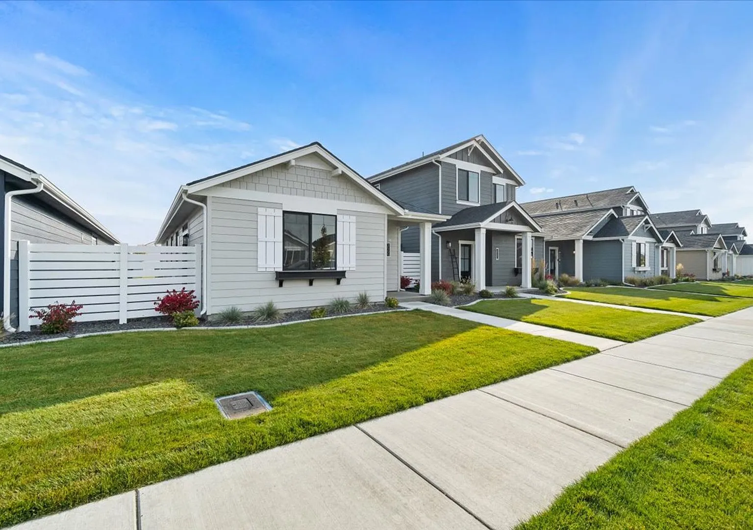 Single-Level Serenity: Your 3 Bedroom, 2 Bath Dream Home Awaits — Photo 2