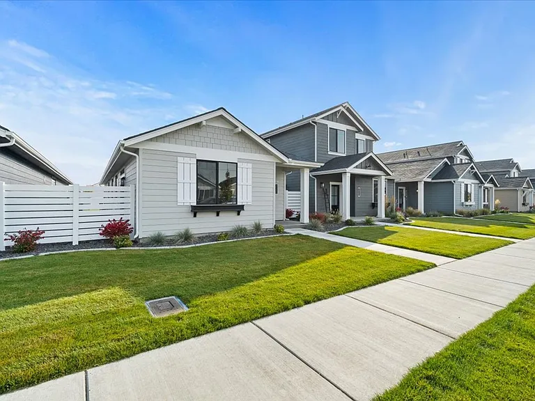 3012 N Pavo Ln — Photo 2