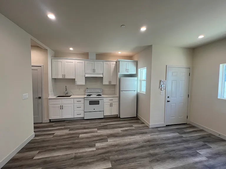 11616 Hamlin St #11620 — Photo 7