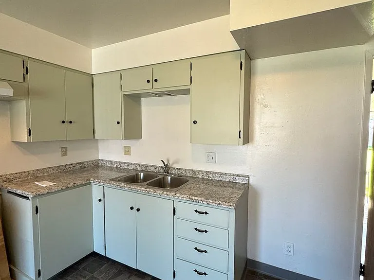 705 East Ave — Photo 3