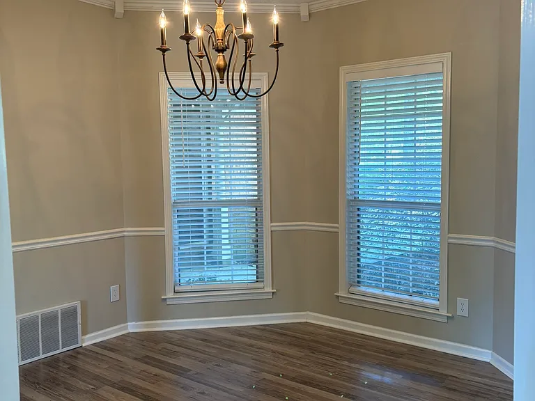 445 Augusta Dr — Photo 3